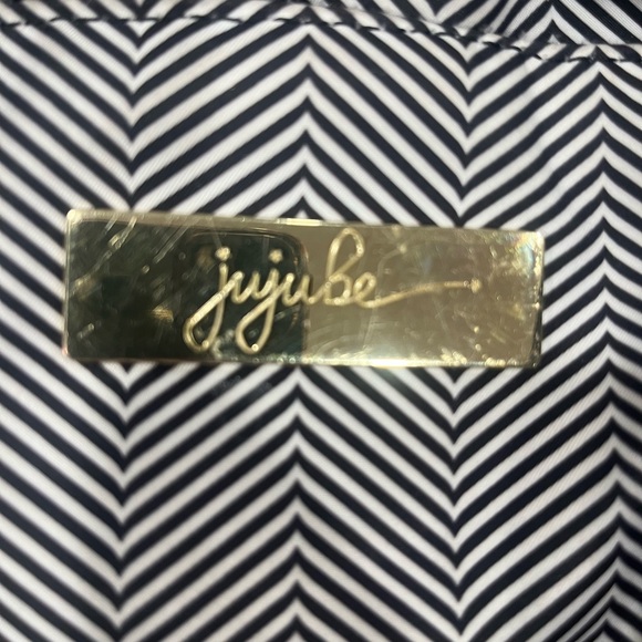 Ju-Ju-Be Black and White Chevron Baby Bag